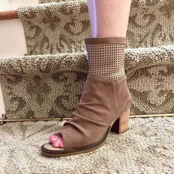 Bos. & Co. Celine Suede Open Peep Toe Boots Bootie in Taupe Size 37 or 7 EEUC - Picture 2 of 8